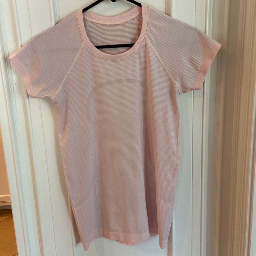 Lululemon Swiftly Tech Short Sleeve Shirt 2.0, size 6, summer glow